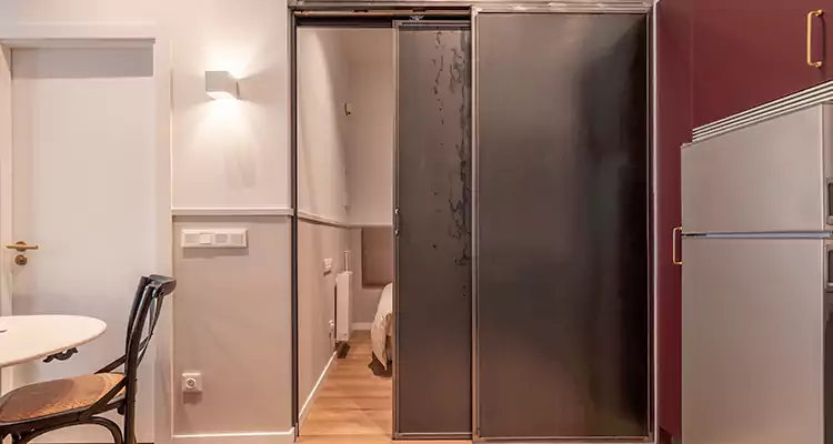 We Fix Closet Sliding Door in Valrico, FL 